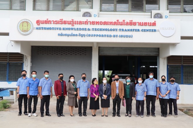 คณะผู้บริหารสถาบันการอาชีวศึกษากรุงเทพมหานคร ร่วมลงพื้นที่กับคณะทำงาน กสศ. ณ วิทยาลัยการอาชีพเนินขาม