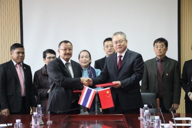 The Signing of Memorandum of Understanding on Thailand-China Technical and Vocational Education Development   between Minburi Technical College, Thailand;  and,  Beijing Polytechnic, China